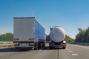 詳解“右側(cè)超車”